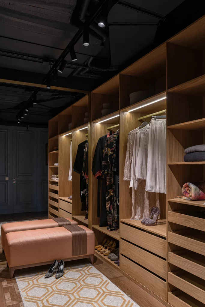 43 Small-Space Walk-In Closet Organization Ideas to Try This Season