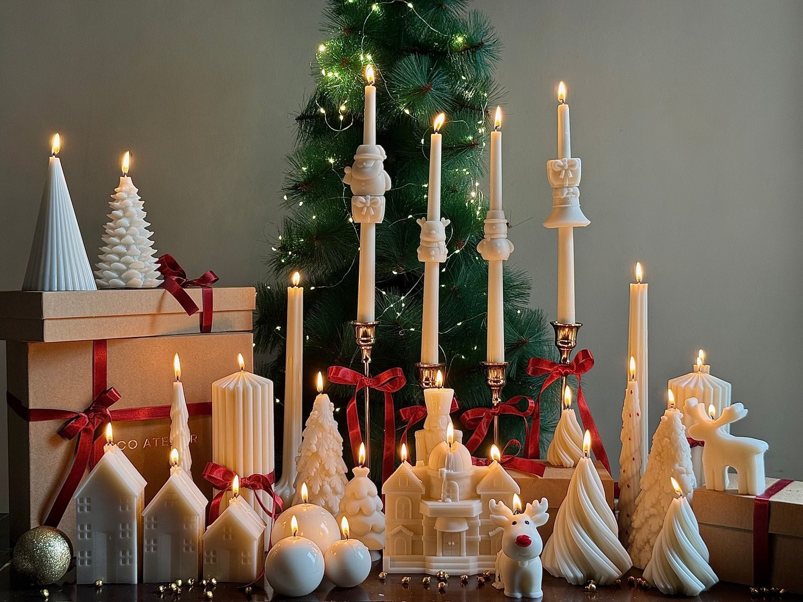 Collection of White Christmas-Shaped Candles for Festive Display — Christmas Candle Decor