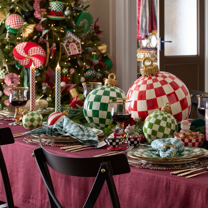Whimsical Christmas Dining with Red and Green Checkered Tableware Whimsical Christmas Dining with Red and Green Checkered Tableware — Red and Green Christmas Decor
