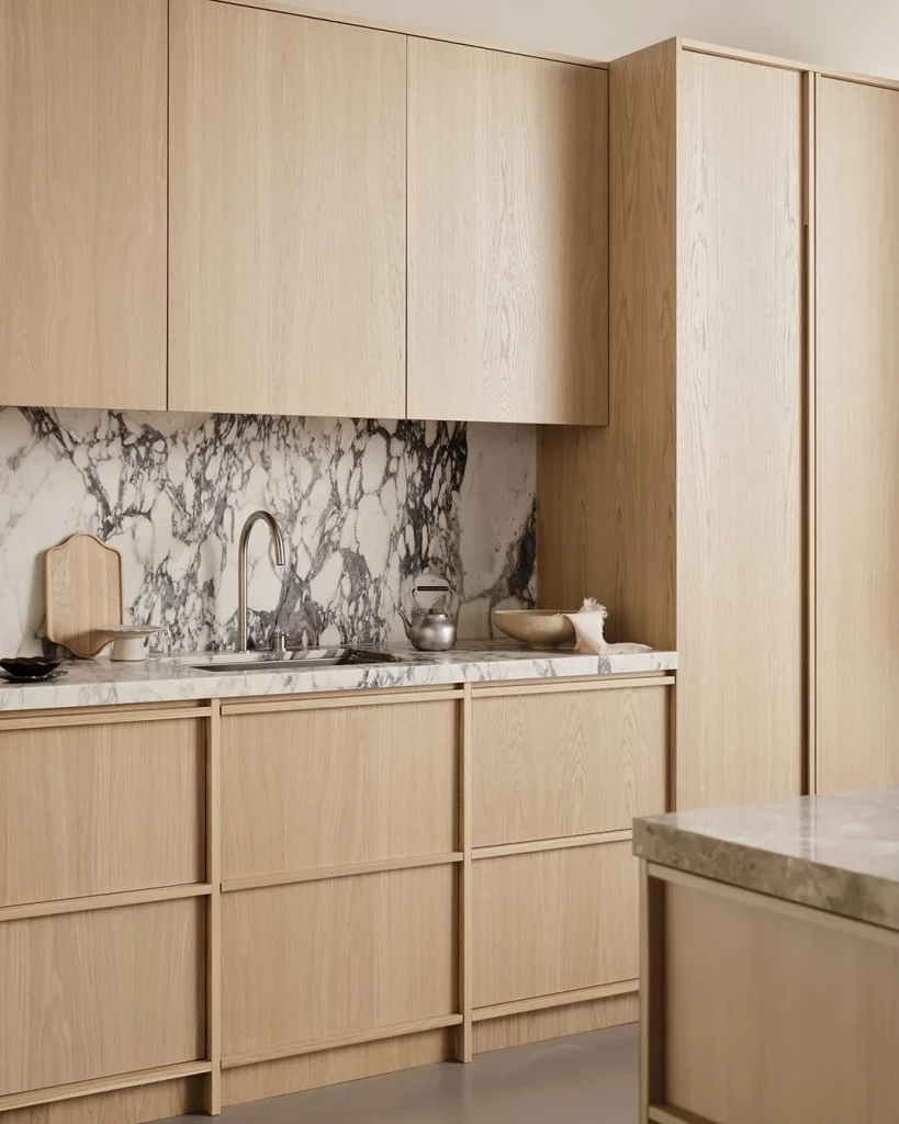 34 Minimalist White Oak Kitchen Ideas for a Warm and Modern Home