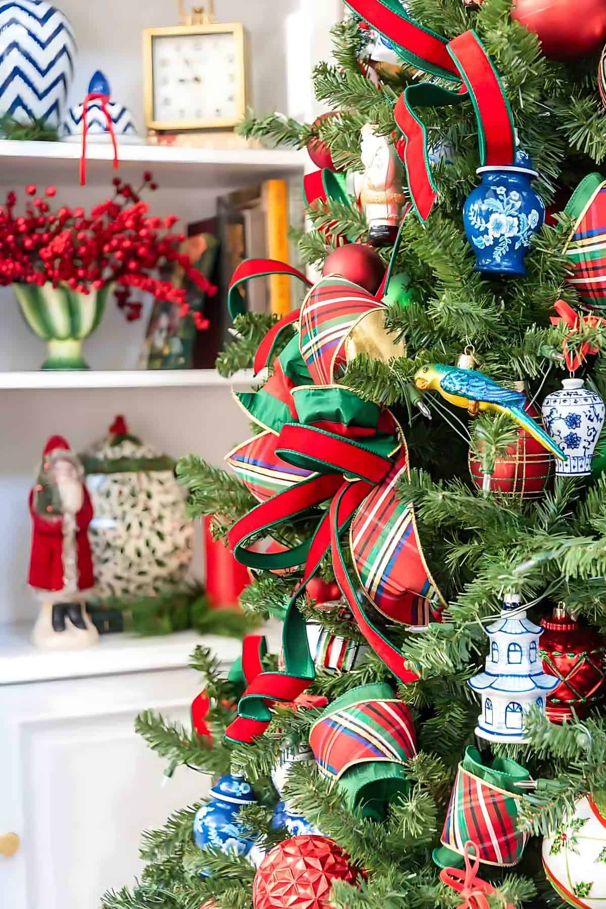 Gorgeous Christmas Tree Theme Ideas for a Stylish Holiday Home - Worthing Court | DIY Home Decor Made Easy
