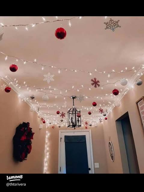 Magical Christmas Hallway & Door Decor: Fairy Light & Creative Ideas!