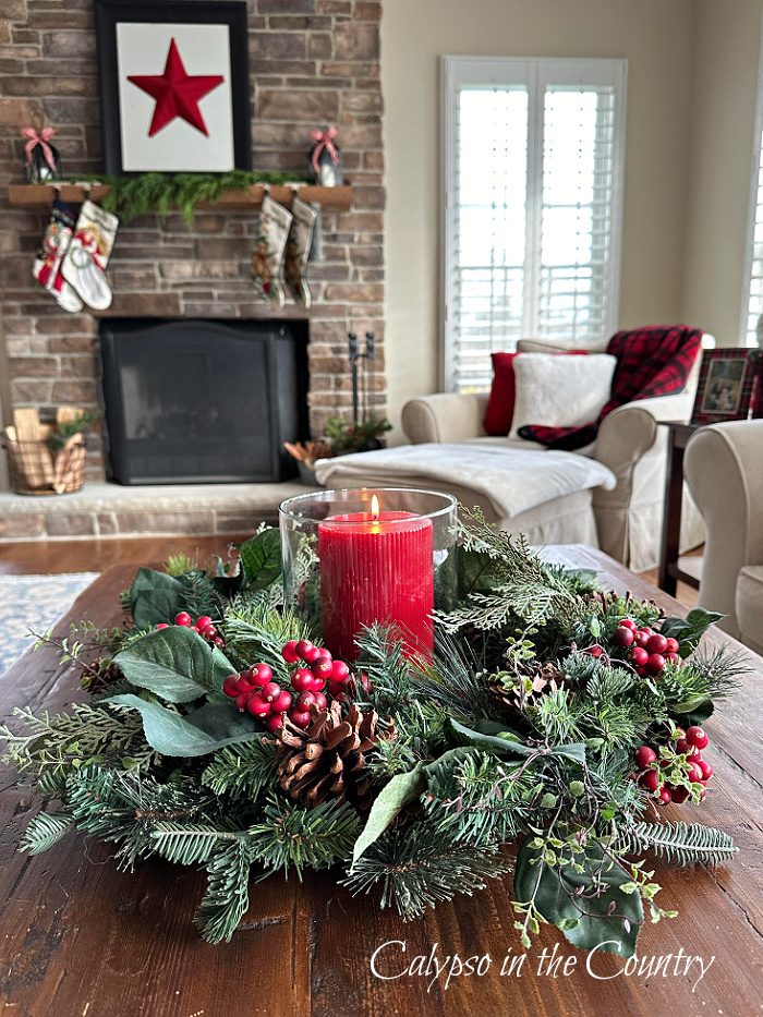 Rustic Coffee Table Wreath Centerpiece with Red Candle Rustic Coffee Table Wreath Centerpiece with Red Candle — Christmas Coffee Table Decor