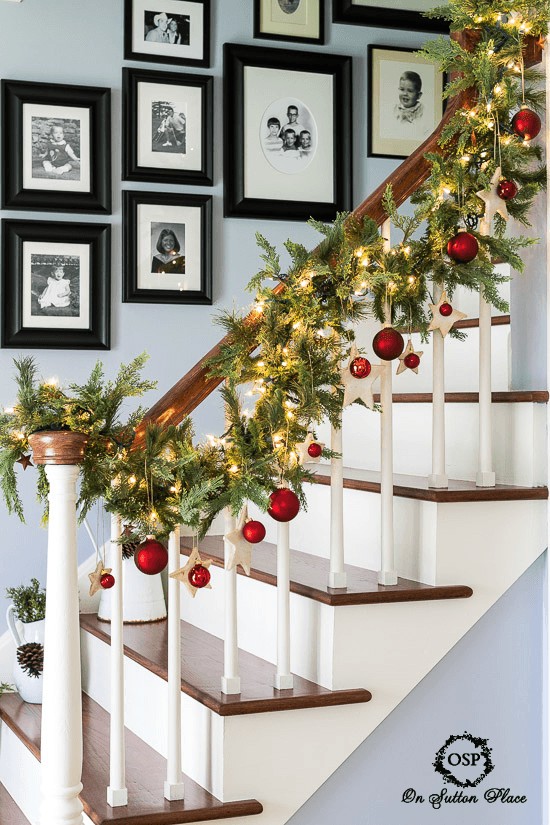 Christmas Stair Decorations – Beautiful Ideas To Spruce The Holiday