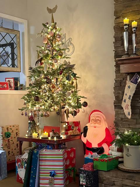 vintage christmas tree display idea