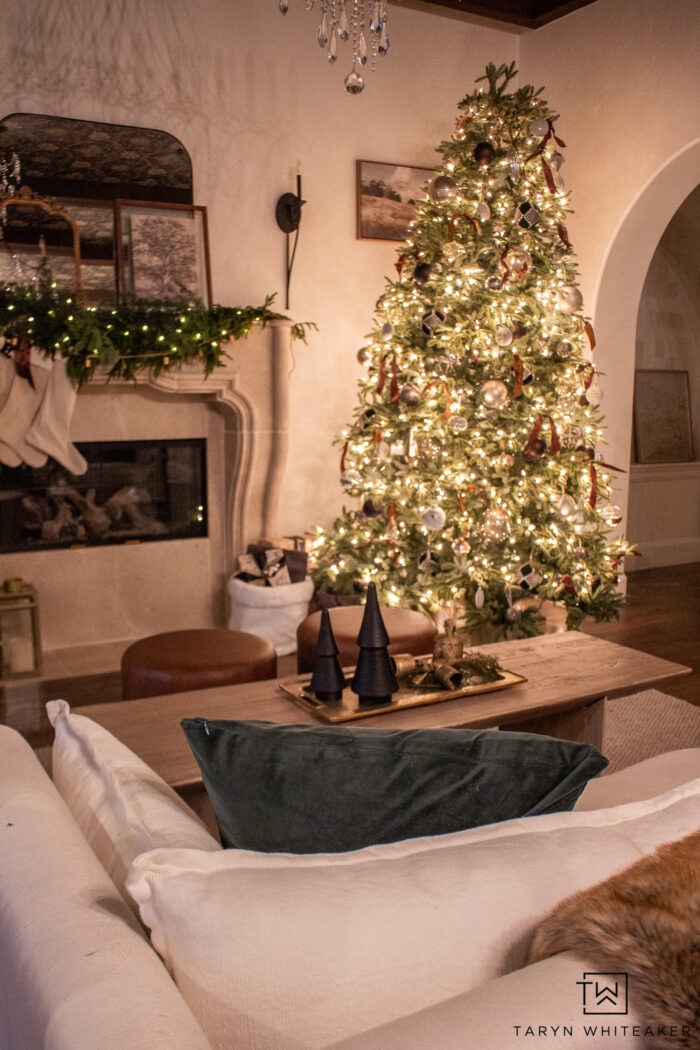Elegant Modern Living Room with Lit Christmas Tree and Fireplace Mantel — Modern Christmas Decor