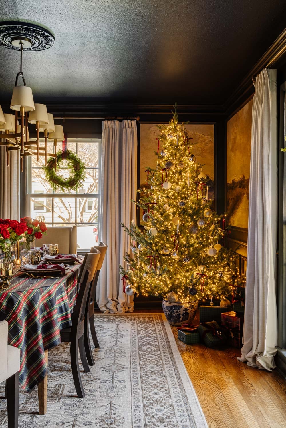 Traditional Christmas Dining Room with Plaid Tablecloth and Decorated Tree — Traditional Christmas Decor
