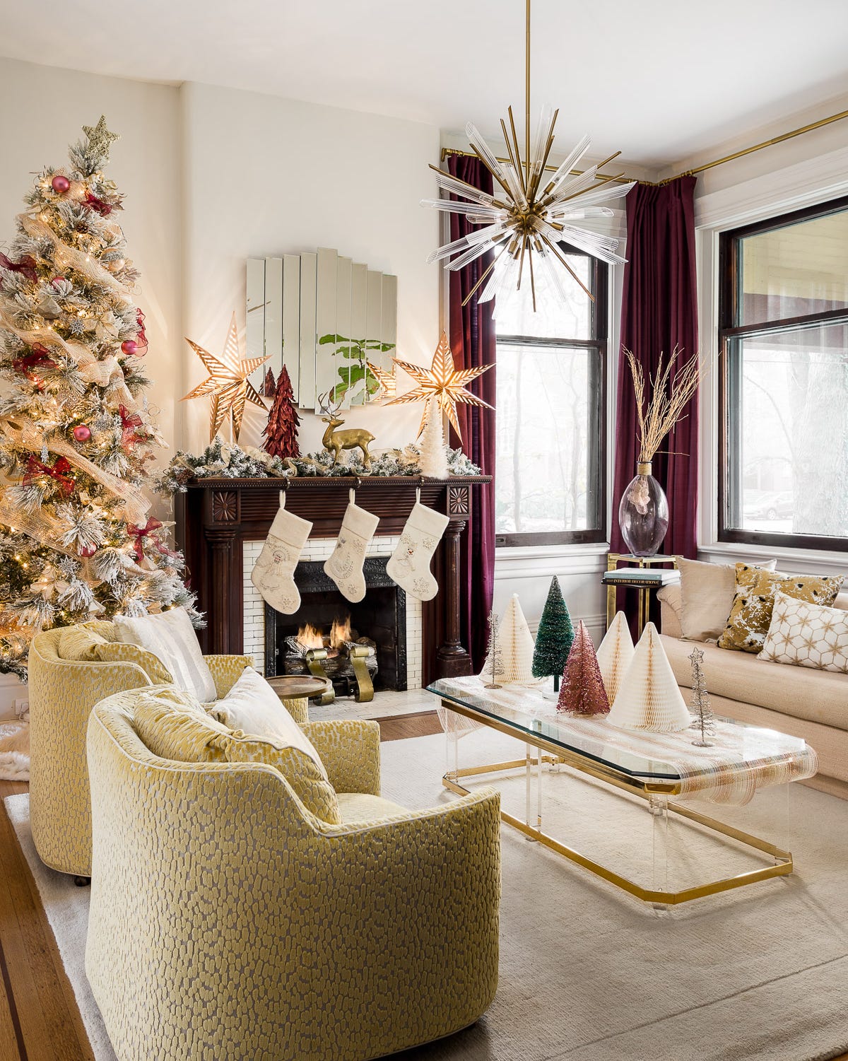 Glamorous Living Room with Flocked Christmas Tree and Gold Accents Glamorous Living Room with Flocked Christmas Tree and Gold Accents — Christmas Living Room Decor