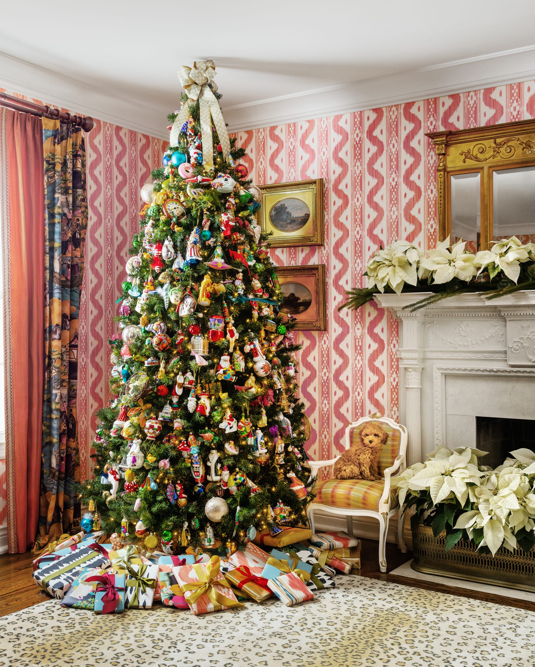 Densely Decorated Traditional Tree with Multi-Colored Ornaments — Elegant Christmas Tree