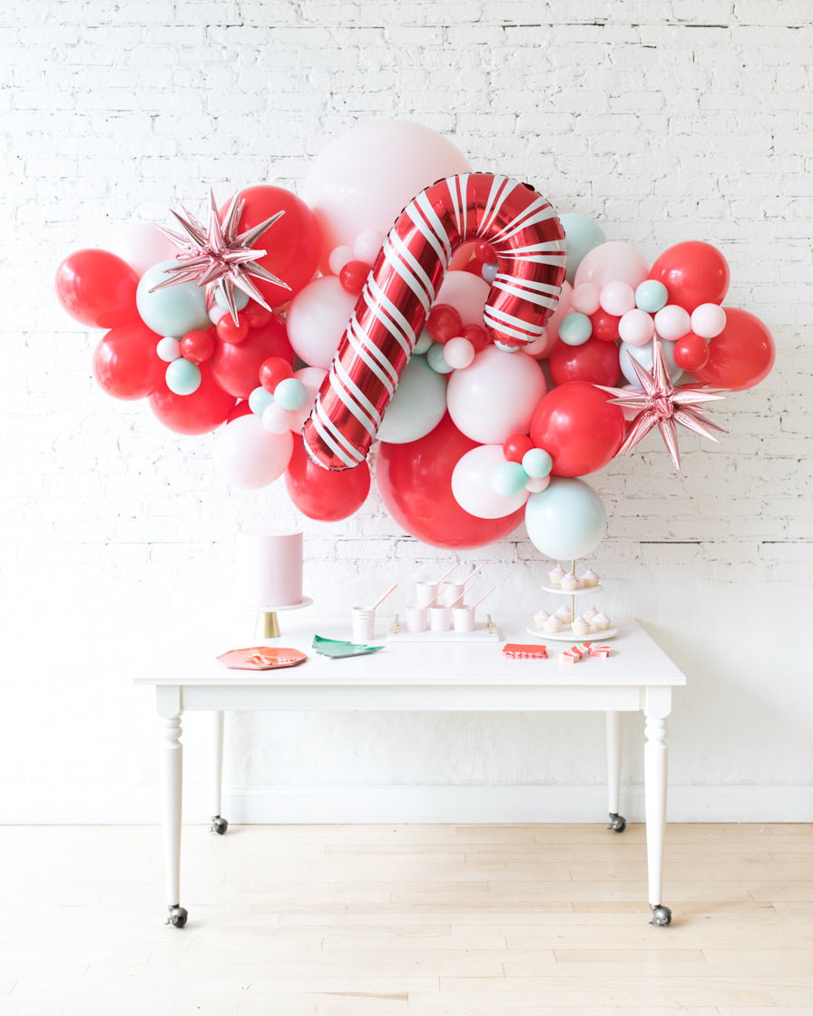 Festive Red, Pink, White, and Mint Green Balloon Garland Backdrop on White Brick Festive Red, Pink, White, and Mint Green Balloon Garland Backdrop on White Brick — Christmas Balloon Garland