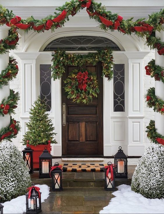 Classic Christmas Porch with Abundant Garland and Wreath Classic Christmas Porch with Abundant Garland and Wreath — Christmas Porch Decor