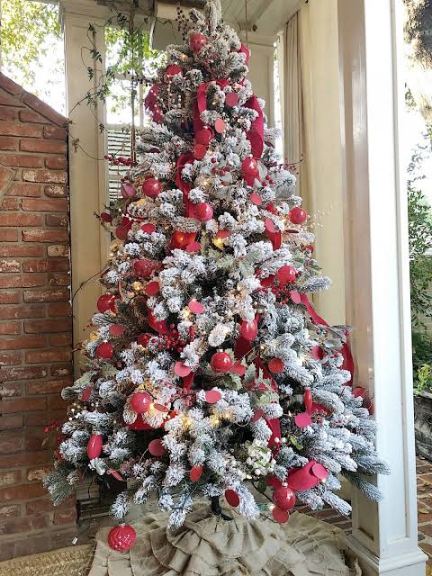 Outdoor Farmhouse Tree on a Porch Outdoor Farmhouse Tree on a Porch — Farmhouse Christmas Tree