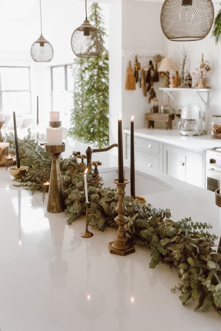 Modern Farmhouse Kitchen Island Eucalyptus Garland Modern Farmhouse Kitchen Island Eucalyptus Garland — Christmas Garland