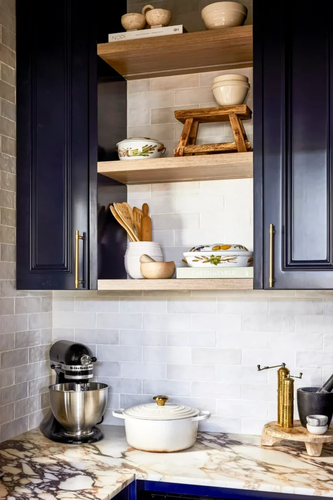 39 Stylish Modern Kitchen Ideas with Decorative Open Shelving