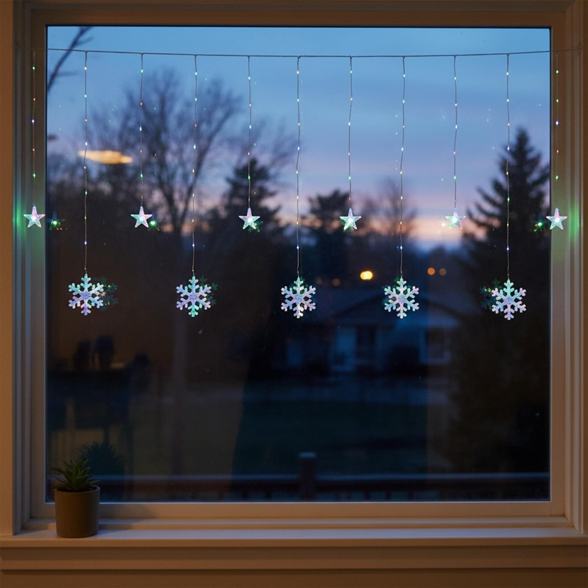 Fairy Lights with Star and Snowflake Ornaments for Winter Ambiance — Christmas Fairy Lights Window