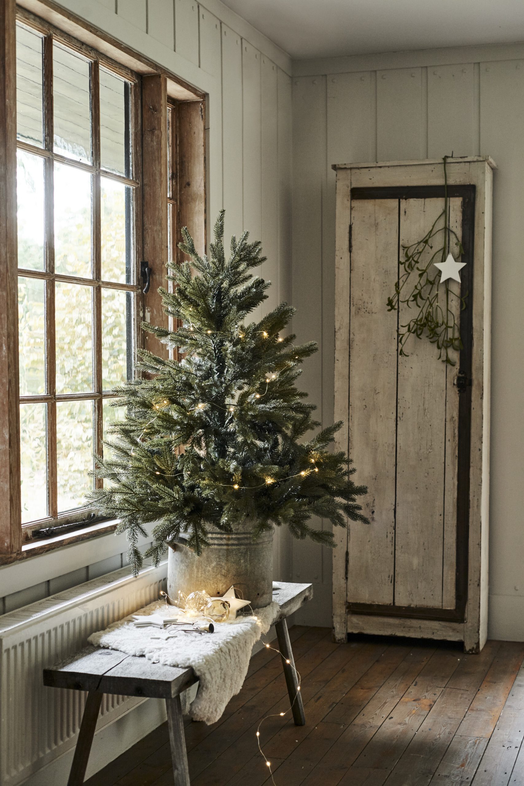Cozy Farmhouse Small Tree on a Rustic Bench — Small Christmas Tree Decor
