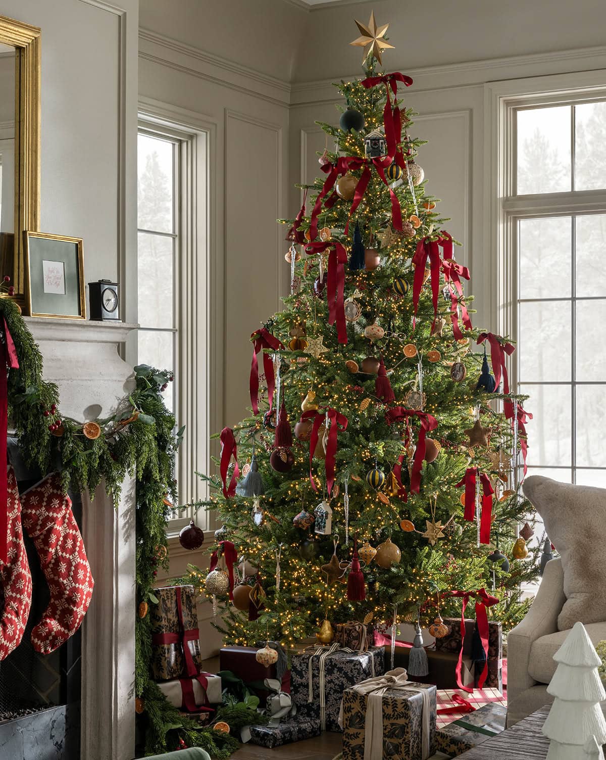 Grand Christmas Tree with Abundant Red Ribbon — Christmas Tree Decorating