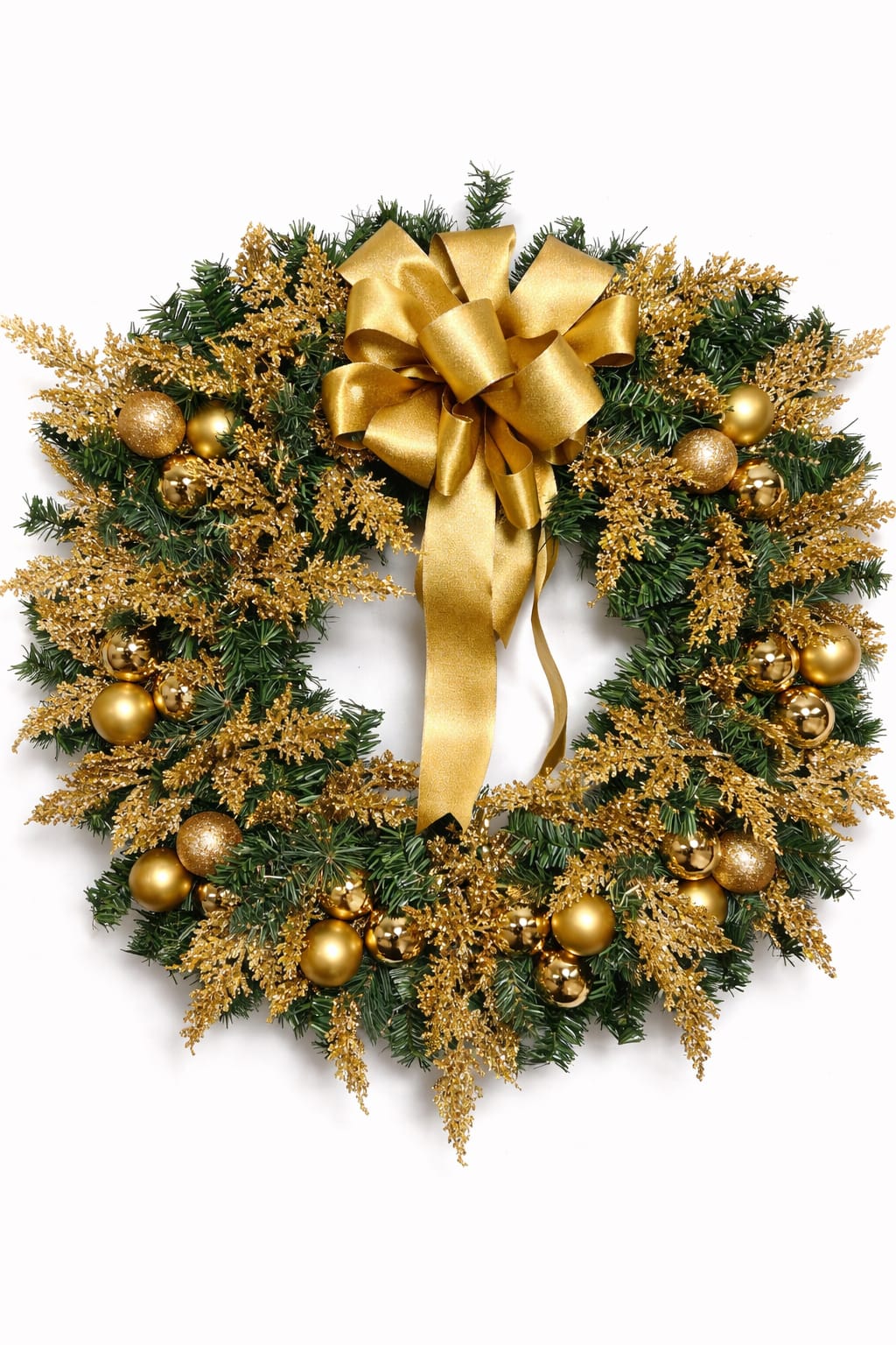 Elegant Christmas Wreath with Gold Accents and Ribbon — Elegant Christmas Decor