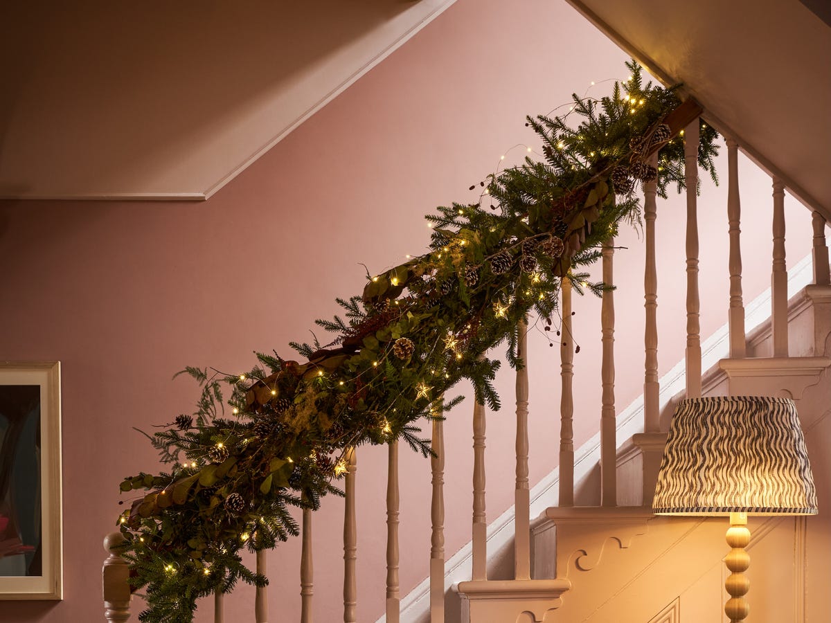 Pink Staircase with Lush Greenery and Fairy Lights Pink Staircase with Lush Greenery and Fairy Lights — Christmas Staircase Decor