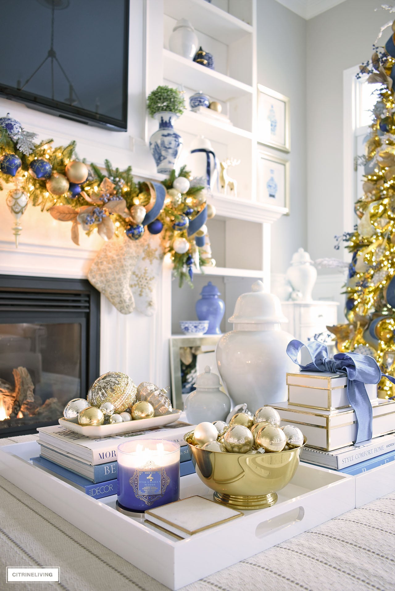 Elegant Blue and Gold Christmas Theme in a Sophisticated Living Room Elegant Blue and Gold Christmas Theme in a Sophisticated Living Room — Christmas Living Room Decor