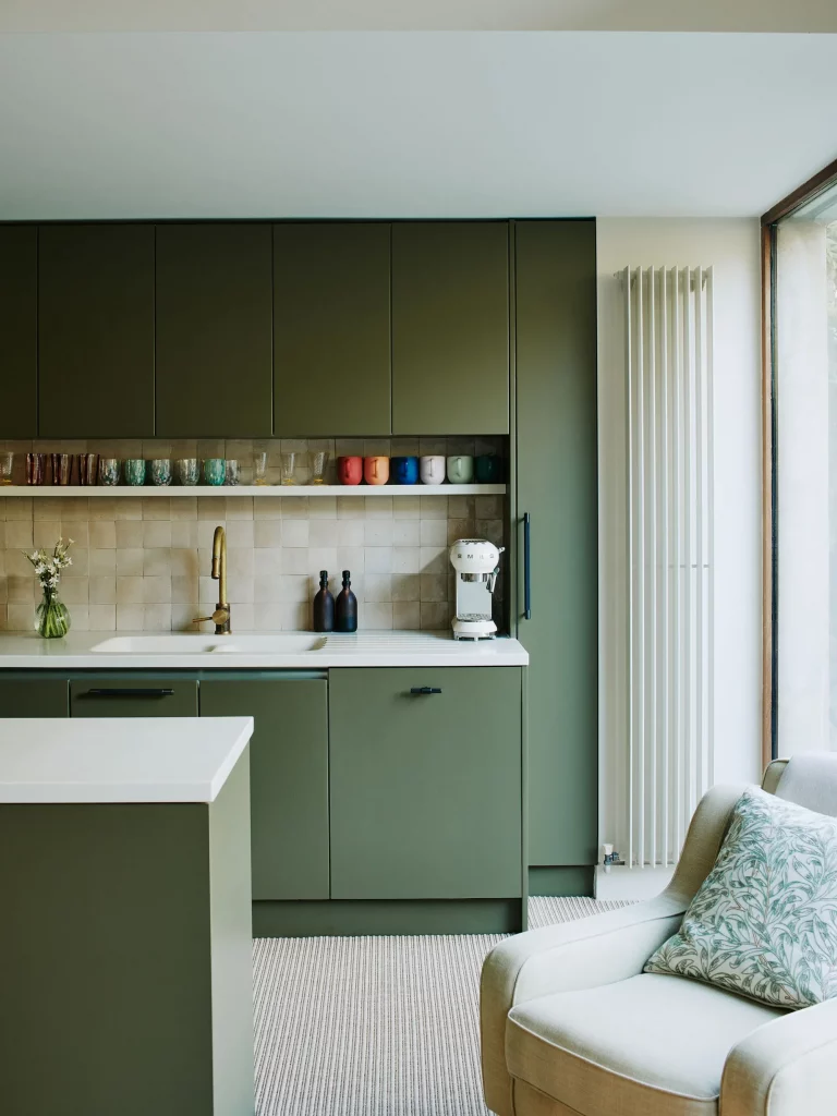 39 Stylish Modern Kitchen Ideas with Decorative Open Shelving