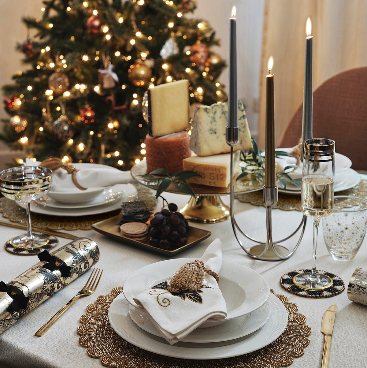 Elegant Christmas Table Setting with a Cheese Board Centerpiece — Christmas Dining Room Decor