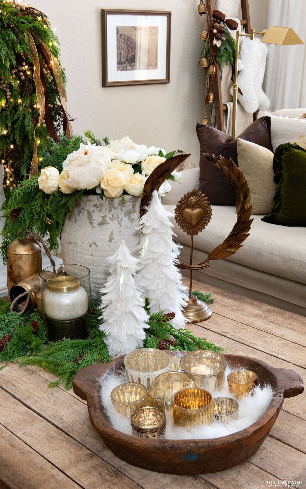 Traditional Coffee Table with Rustic Bowl and Vase Traditional Coffee Table with Rustic Bowl and Vase — Christmas Coffee Table Decor