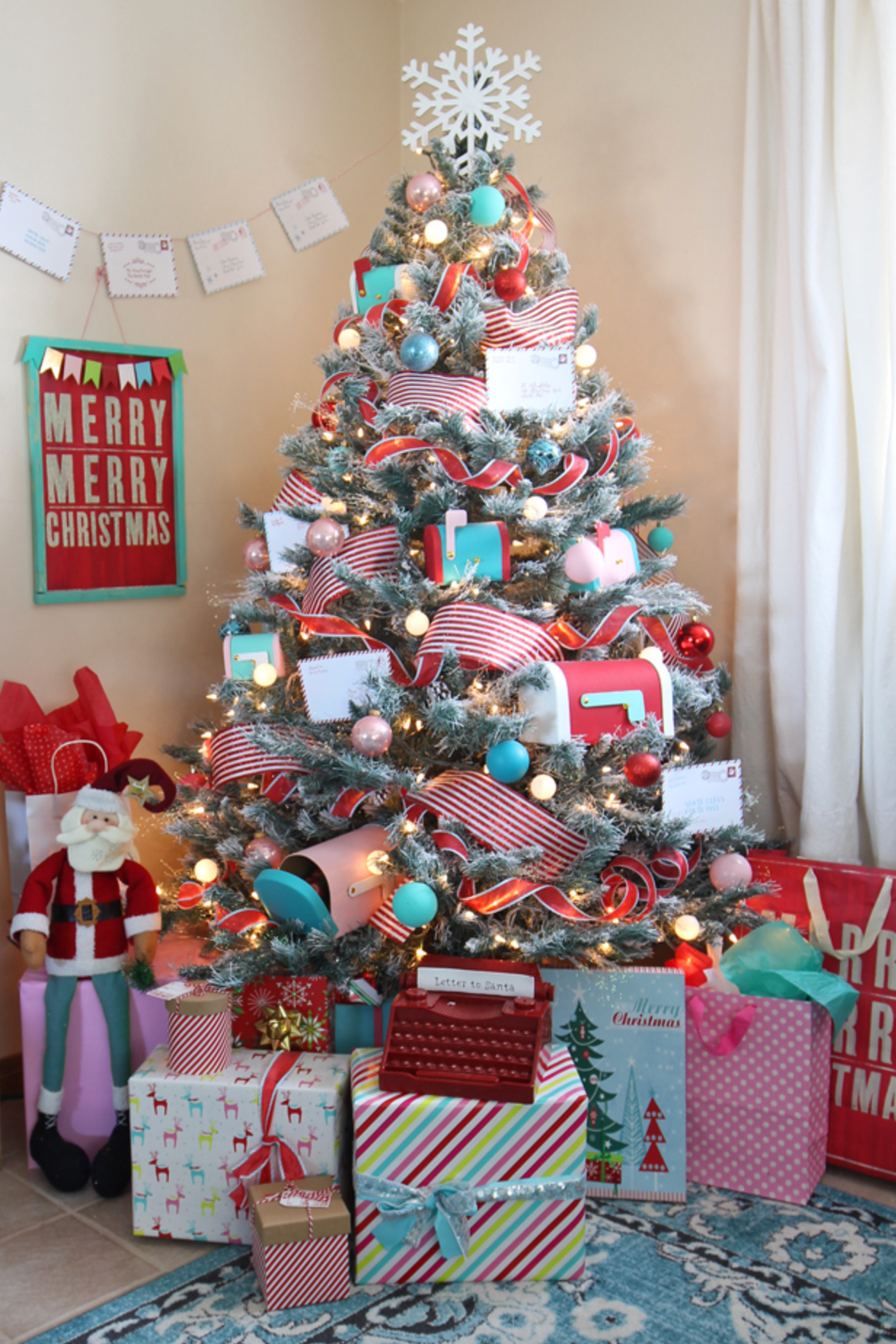 25 Best Christmas Tree Themes for Decorating This Year