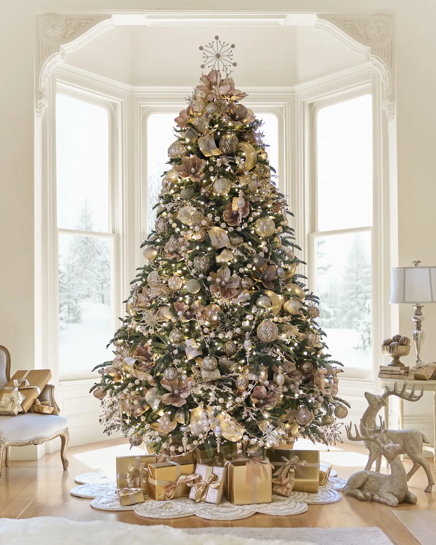 Elegant Ivory Beaded Skirt for a Luxe Christmas Elegant Ivory Beaded Skirt for a Luxe Christmas — Christmas Tree Skirt