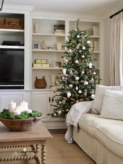 Farmhouse Family Room with Natural Ornaments Farmhouse Family Room with Natural Ornaments — Farmhouse Christmas Tree