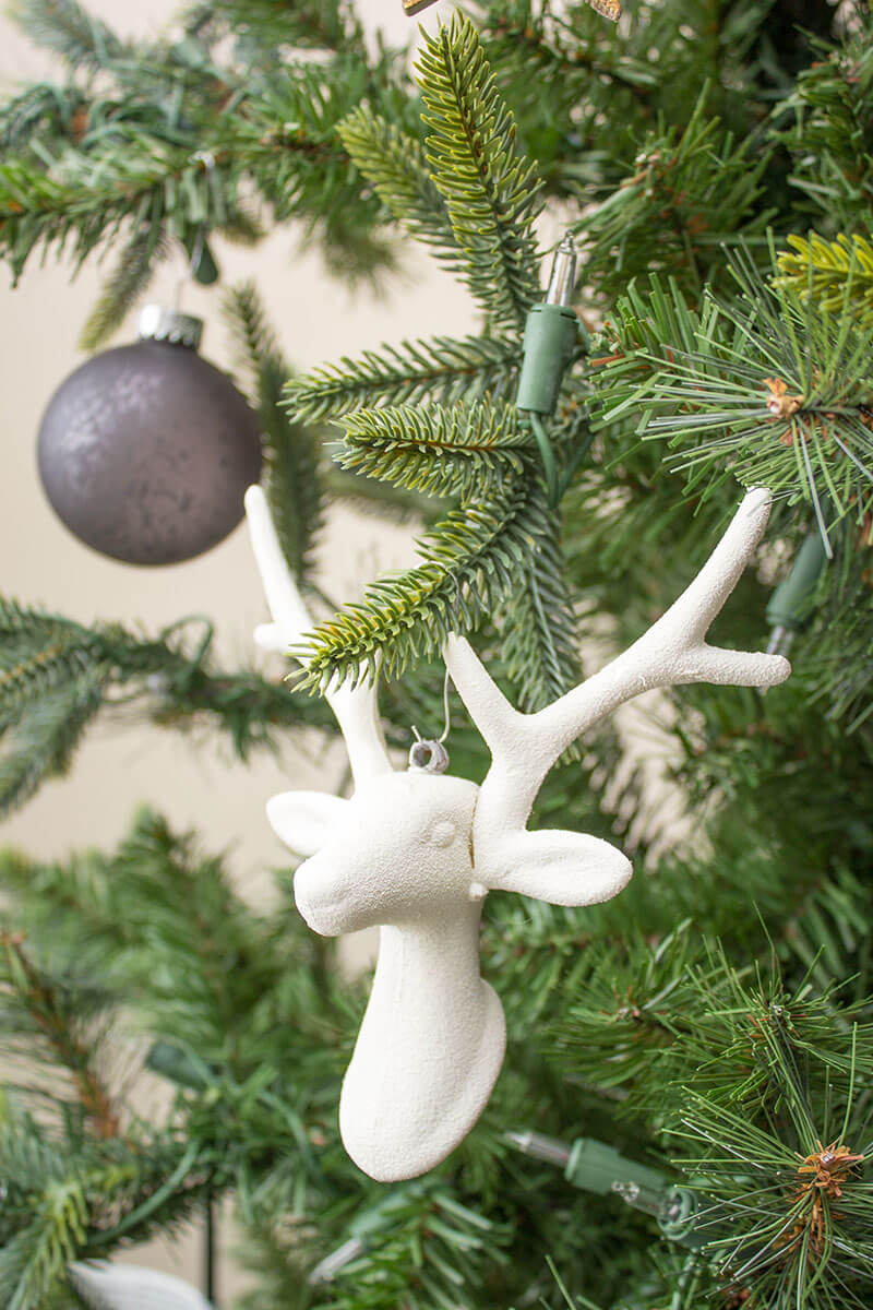 5 Minimal, Modern Dollar Store Christmas Crafts - A Pretty Fix