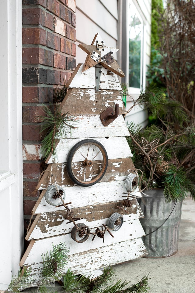 Build a Rustic Reclaimed Wood Christmas Tree — DIY Christmas Decor
