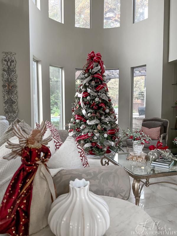Grand Living Room with Ribbon-Decorated Tree and Angel Figurine Grand Living Room with Ribbon-Decorated Tree and Angel Figurine — Christmas Living Room Decor