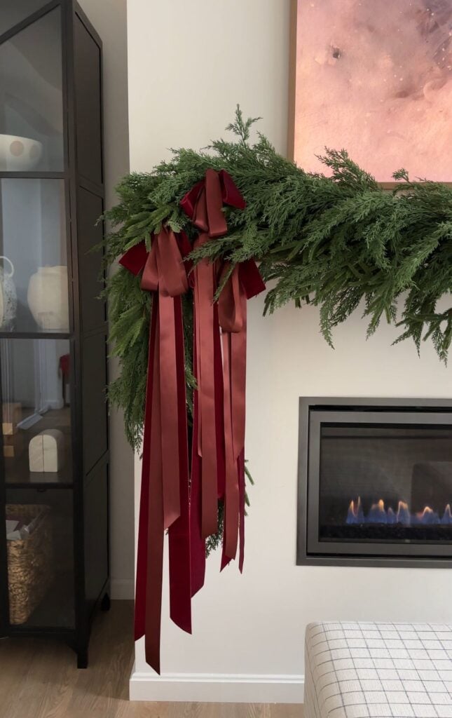 Living Room Modern Mantelpiece Garland with Deep Burgundy Velvet Bows — Burgundy Christmas Decor