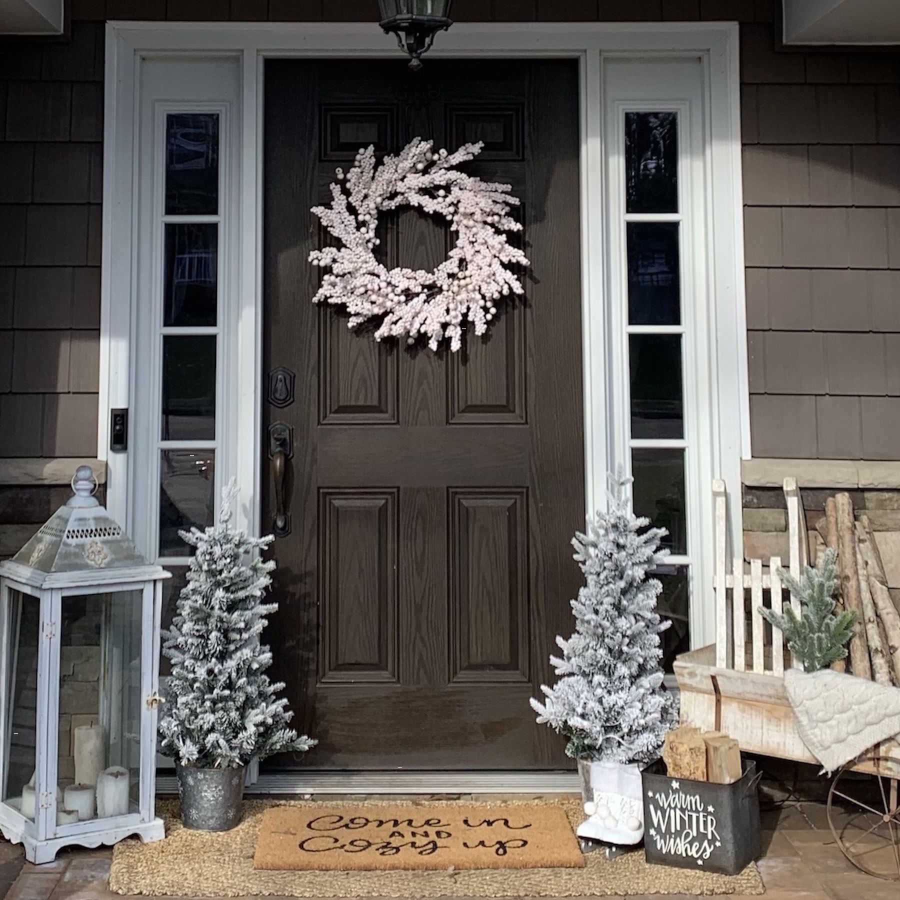 Traditional Entryway Door with Flocked Wreath and Lantern Traditional Entryway Door with Flocked Wreath and Lantern — Christmas Entryway Decor