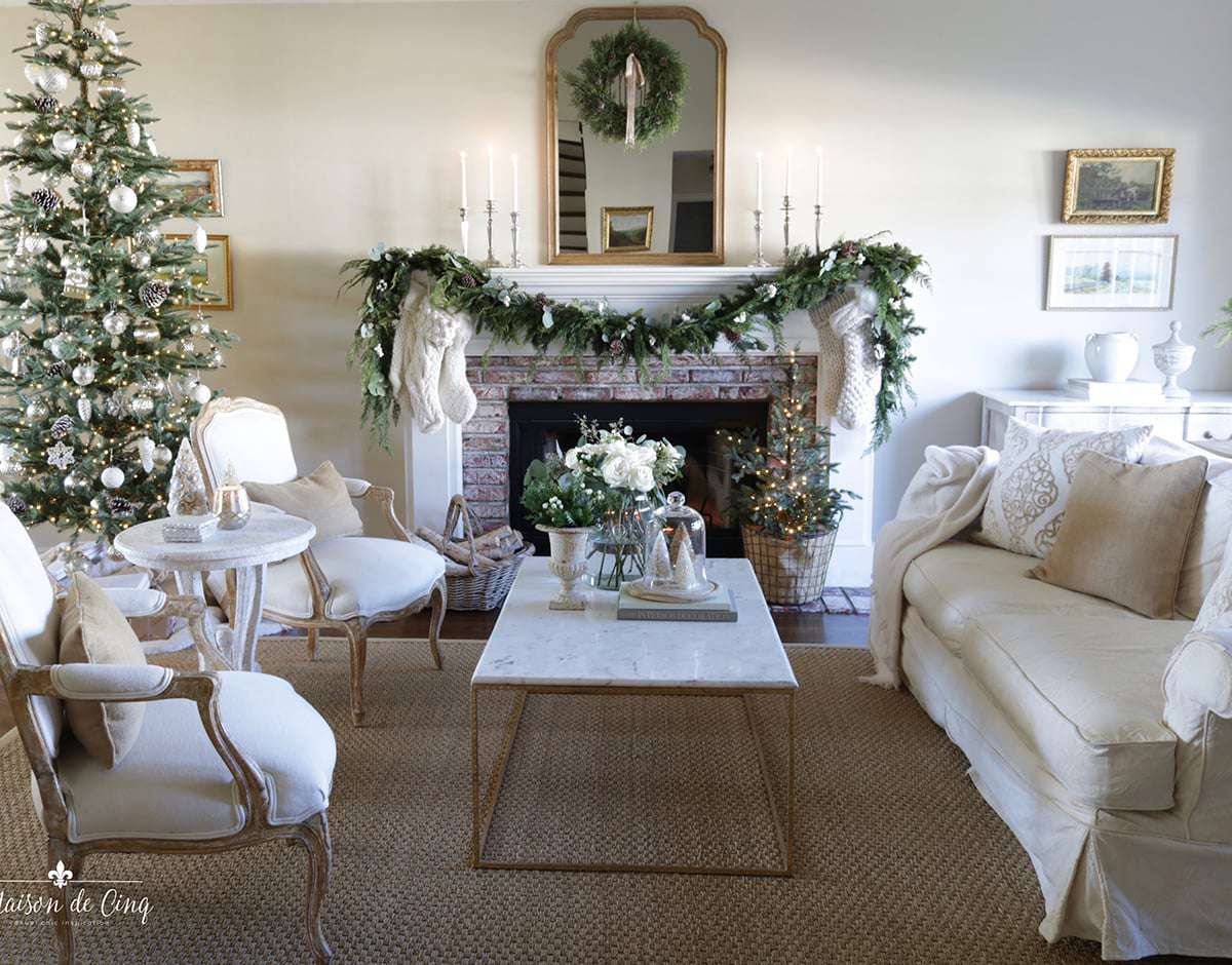 56 Christmas Mantel Decor Ideas for a Festive Home