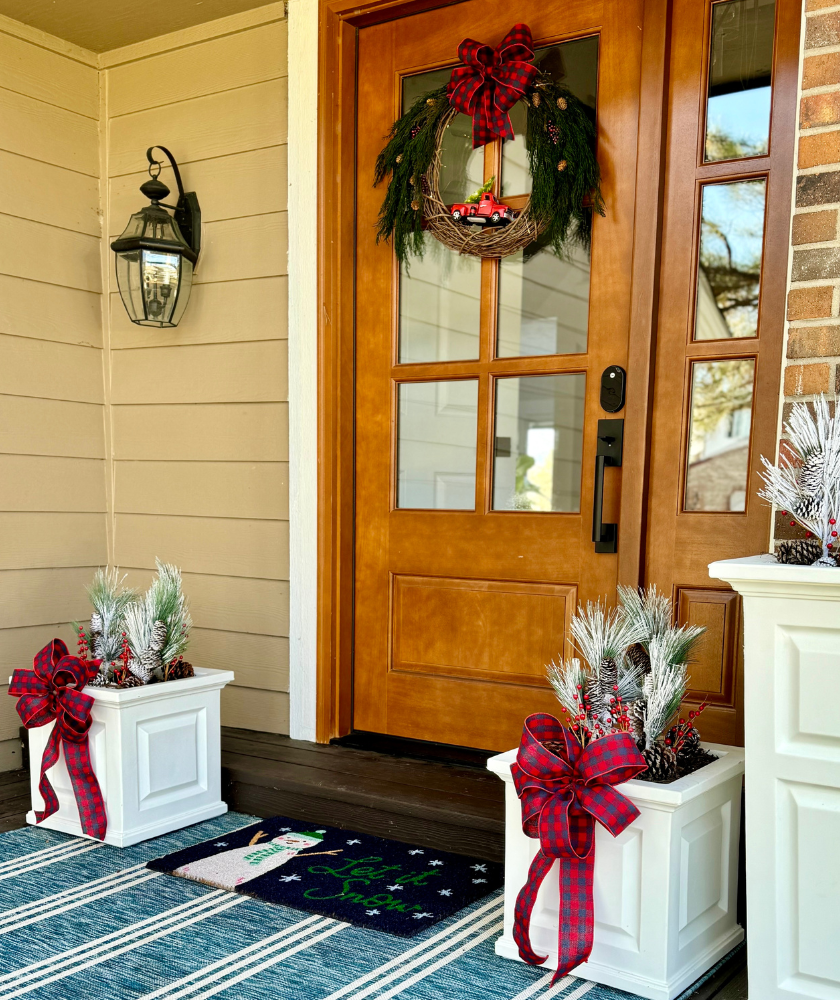 Festive Coastal Christmas Porch with Plaid Accents Festive Coastal Christmas Porch with Plaid Accents — Coastal Christmas Decor