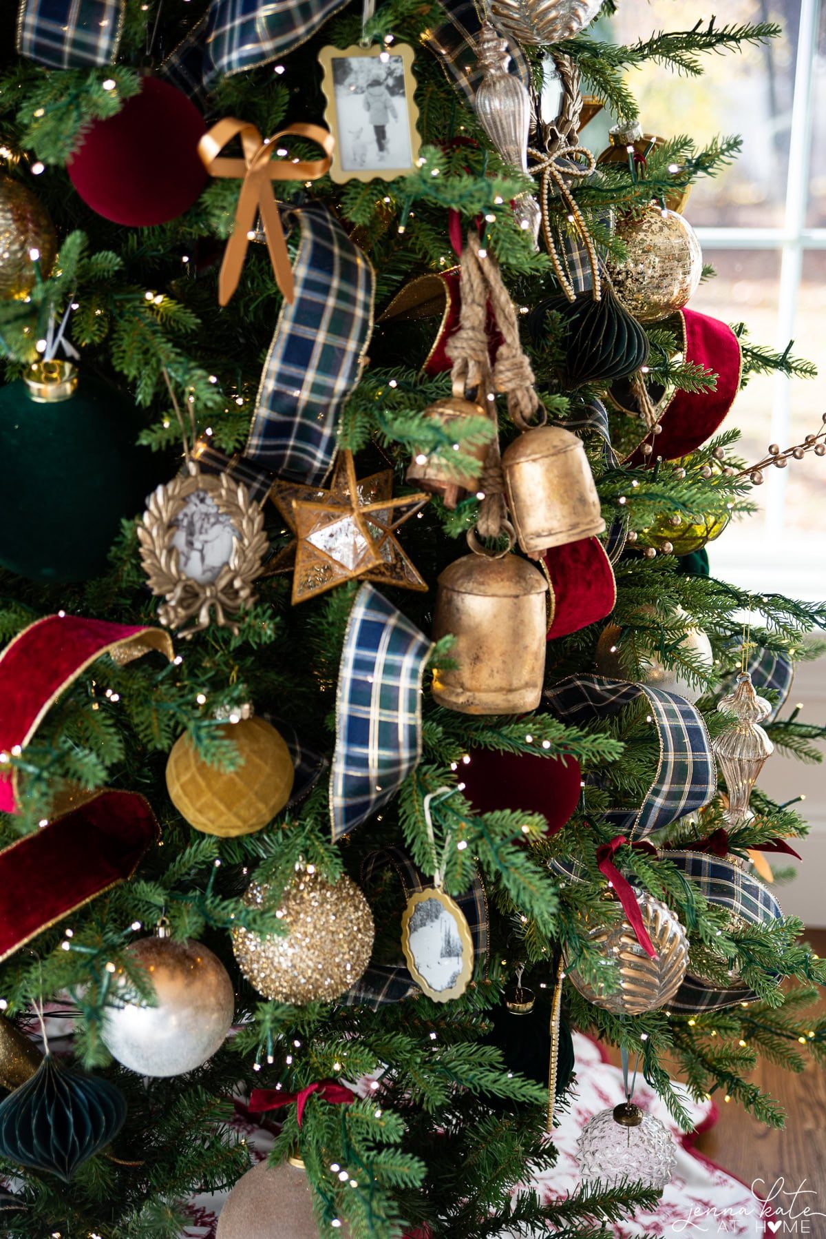 Elegant Navy Velvet and Gold Ribbon Mix Elegant Navy Velvet and Gold Ribbon Mix — Christmas Tree Ribbon