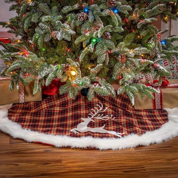 Farmhouse Plaid with Reindeer and Faux Fur Trim Farmhouse Plaid with Reindeer and Faux Fur Trim — Christmas Tree Skirt