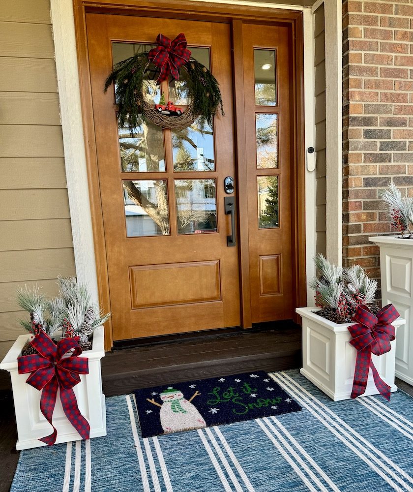 Simple Wreath and Planters with Plaid Accents — Simple Christmas Outdoor Decor