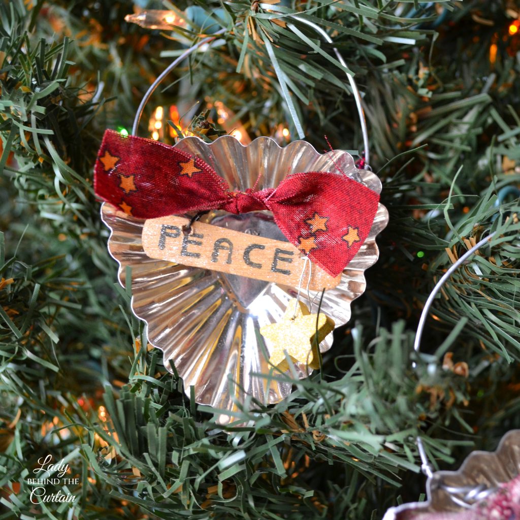 Upcycled Tin Tart Christmas Ornaments — DIY Christmas Ornaments