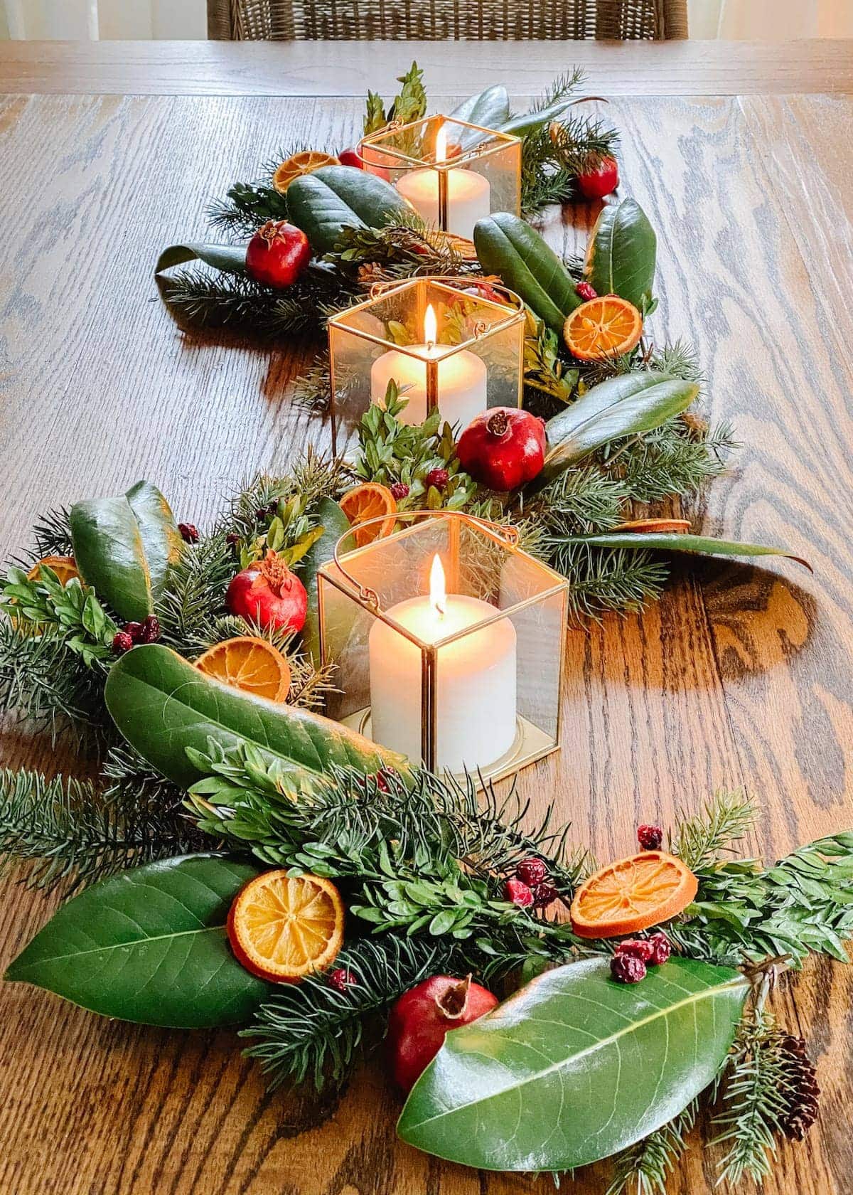 Natural Rustic Christmas Tablescape with Candle Lanterns and Dried Fruit — Christmas Decor