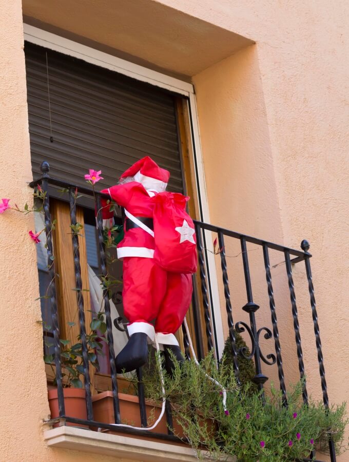 Santa Claus Figure Adds a Playful Touch to Balcony Decor — Christmas Balcony Decor