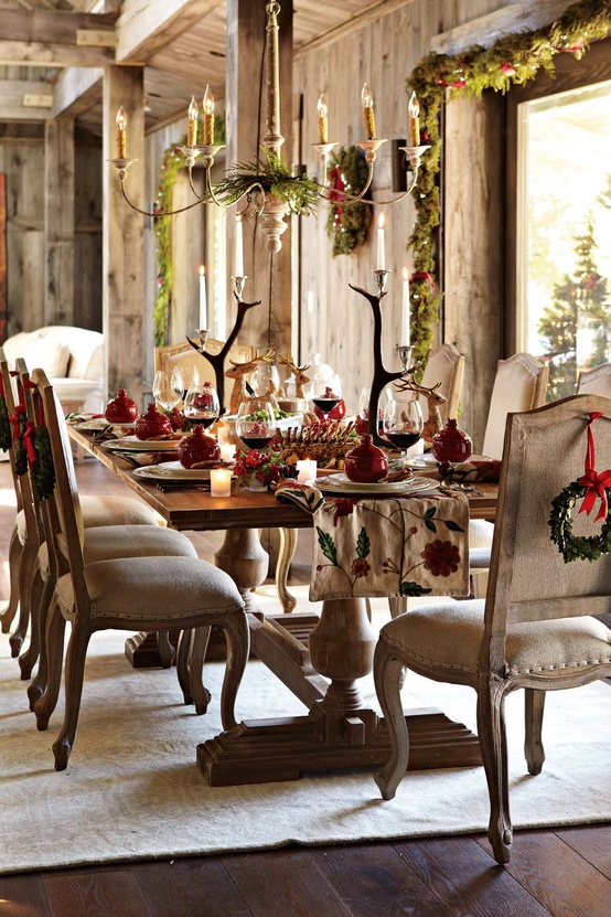 Rustic Elegance: Christmas Dining Table with Antlers — Elegant Christmas Decor