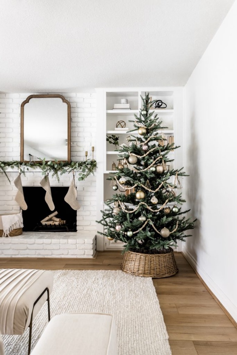 Wicker Basket Tree Collar with Gold Ornaments Wicker Basket Tree Collar with Gold Ornaments — Farmhouse Christmas Tree