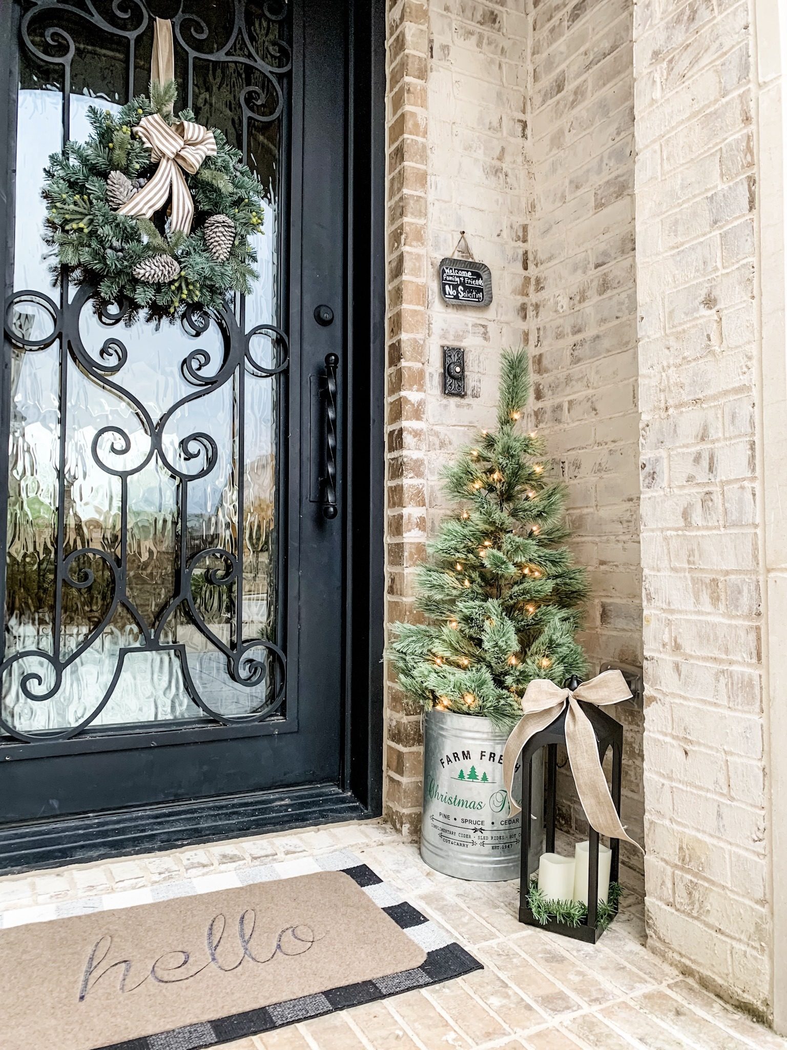 Traditional Doorway with Lit Tree and Wreath — Simple Christmas Outdoor Decor