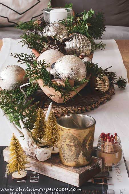 Rustic Table Runner Centerpiece with Wooden Bowl — Rustic Christmas Decor