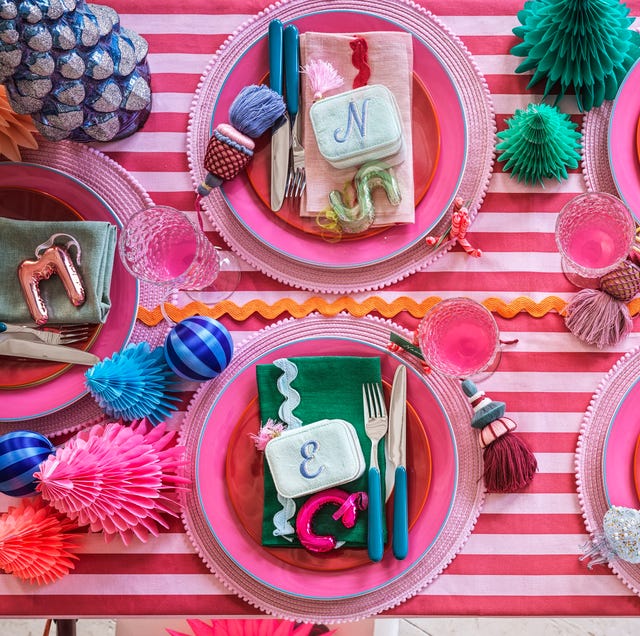 Glamorous Pink Charger Plates for a Festive Table — Pink Christmas Decor
