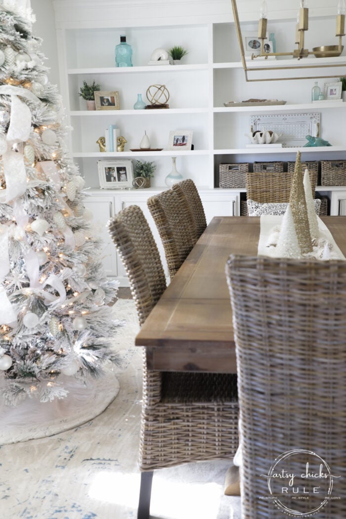 Modern Farmhouse Dining Room with a Large Flocked Christmas Tree Modern Farmhouse Dining Room with a Large Flocked Christmas Tree — White Christmas Decor