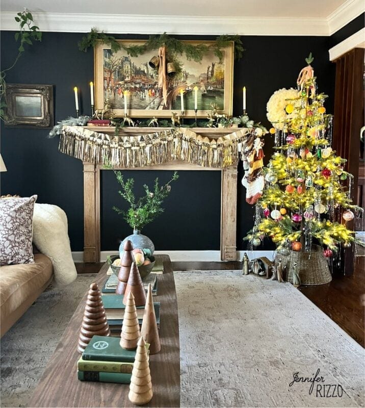 Vintage Mantel with Gold Garland and Ornaments Vintage Mantel with Gold Garland and Ornaments — Christmas Mantel Decor